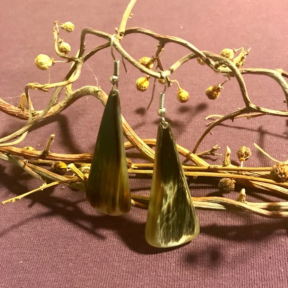 VINTAGE HAND CARVED BONE DANGLE - Picture 5 of 5